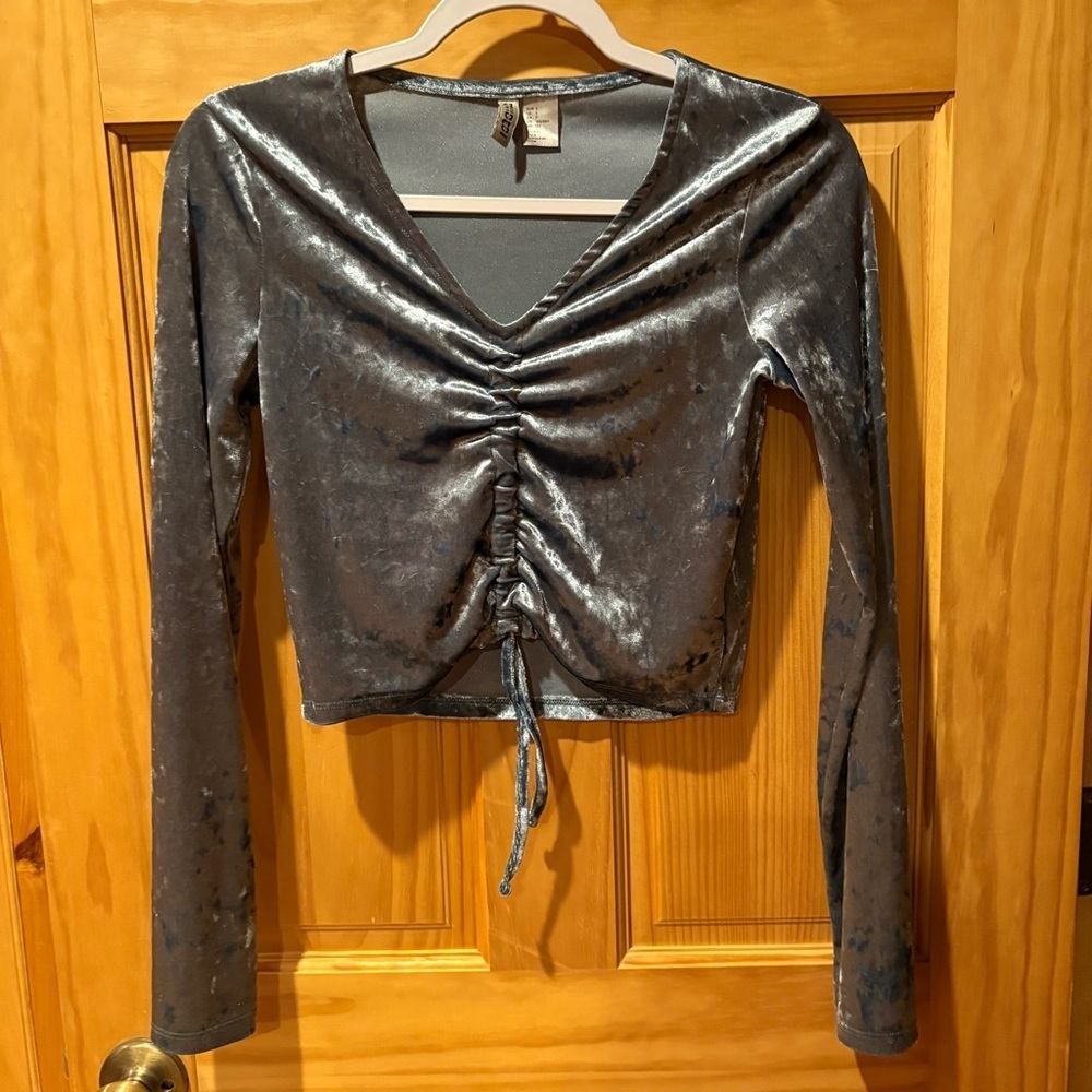 H&M Divided Women's Lux Velvet
Blue Crop Sweater Top Size S